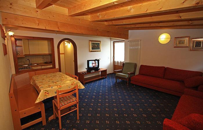 Cesa Roseda Apartman Canazei Szoba fotó